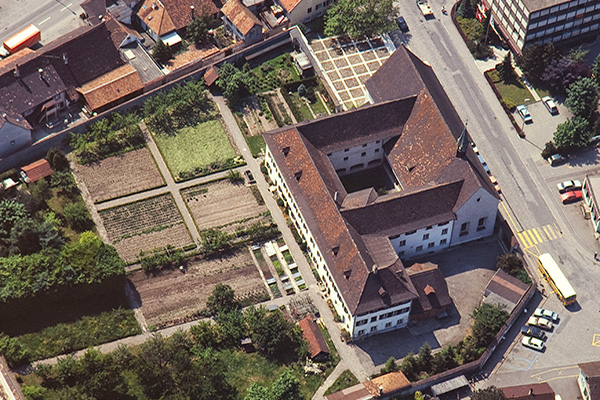Luftbild des Klosters Dornach