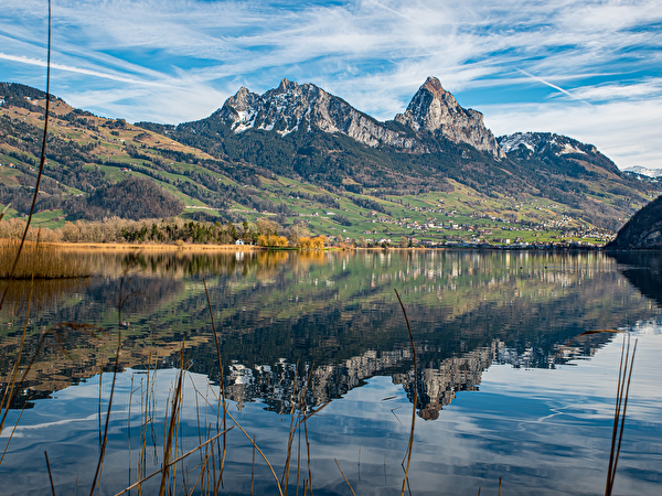 Blick vom Lauerzersee zu den Mythen