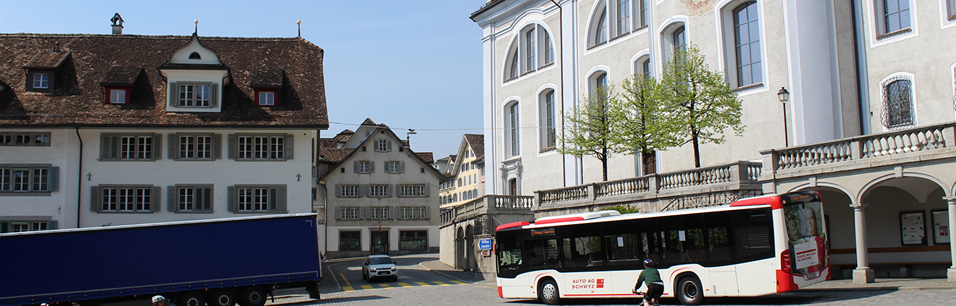 Hauptplatz mit Verkehr