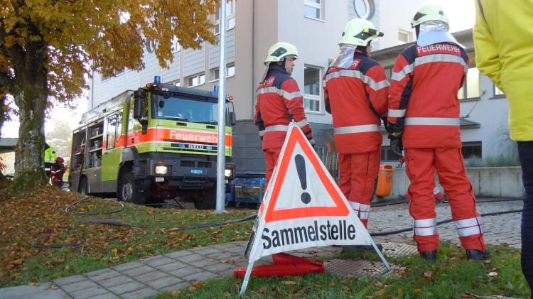 Die Schule Hittnau probte zusammen mit der Feuerwehr Hittnau den Ernstfall