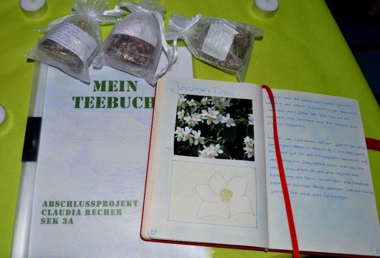 Projektarbeit:
"Teebuch von A bis Z selber gestaltet" von Claudia