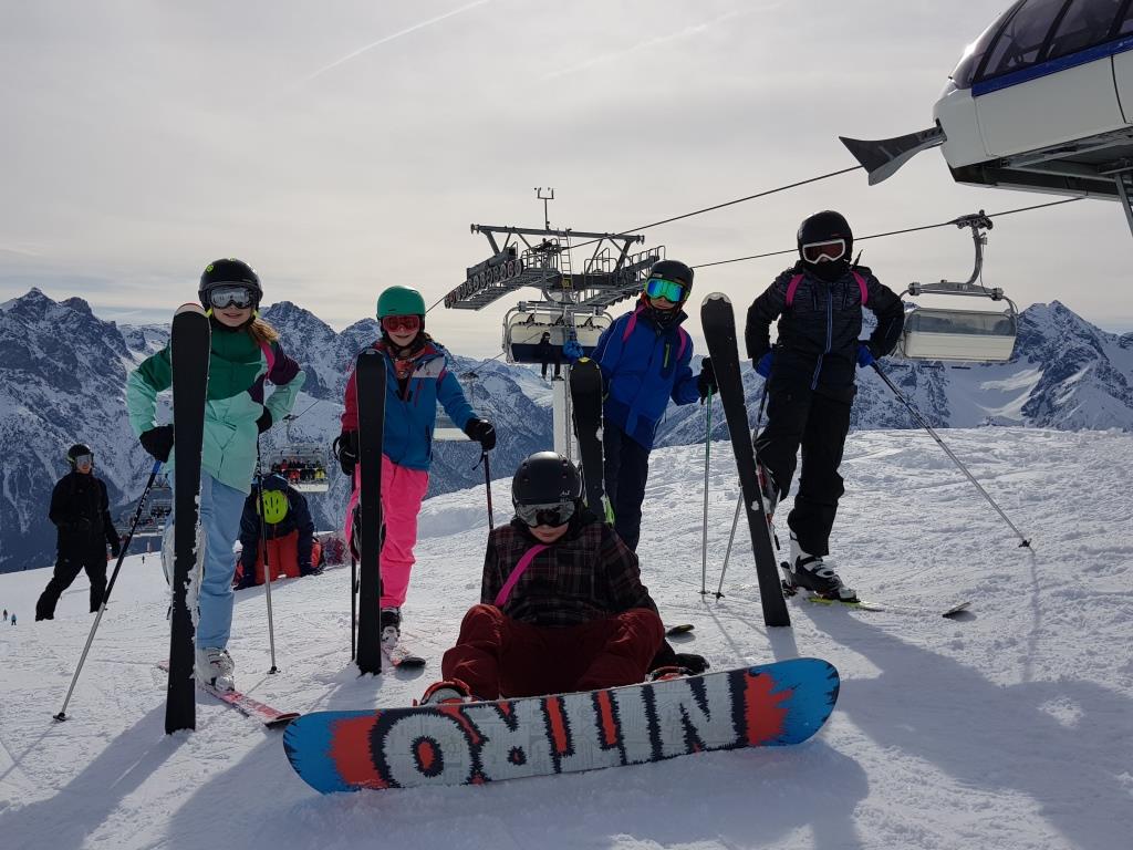 Impressionen Wintersportlager 2020 der Primarstufe in Sur en