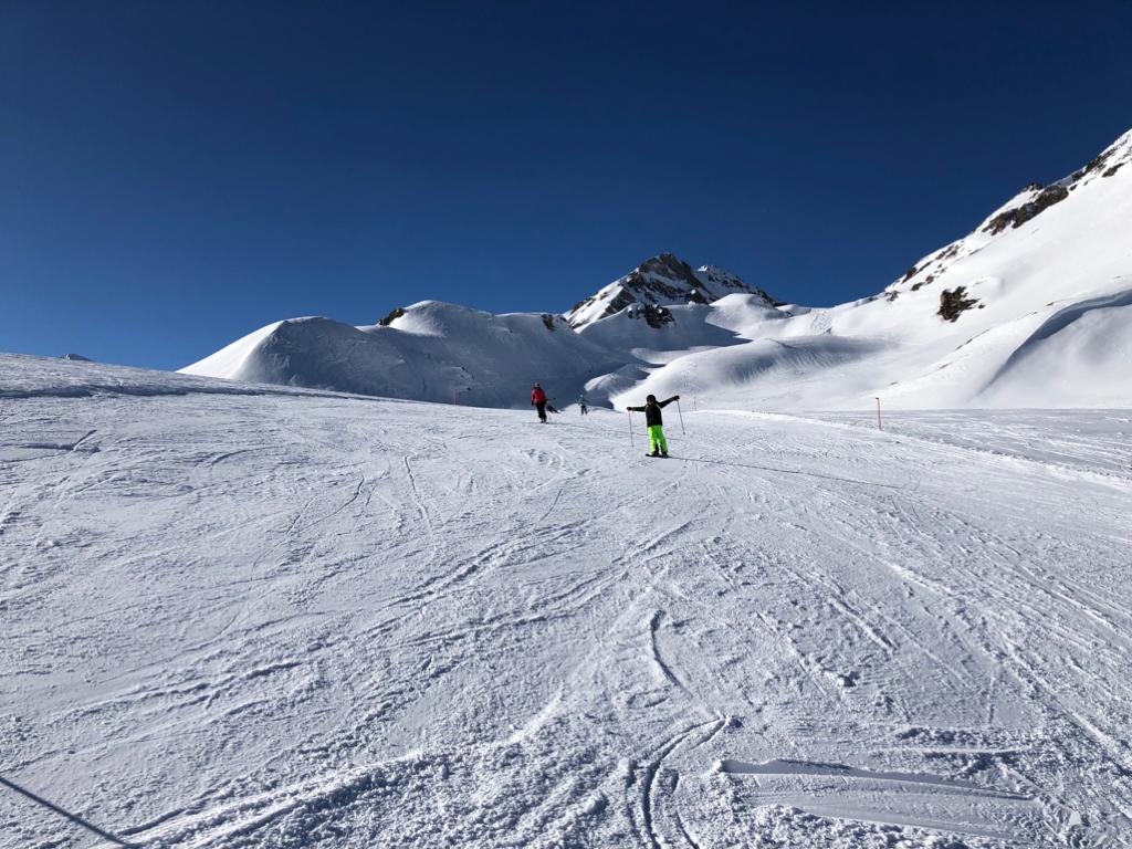 Impressionen Wintersportlager 2020 der Primarstufe in Sur en