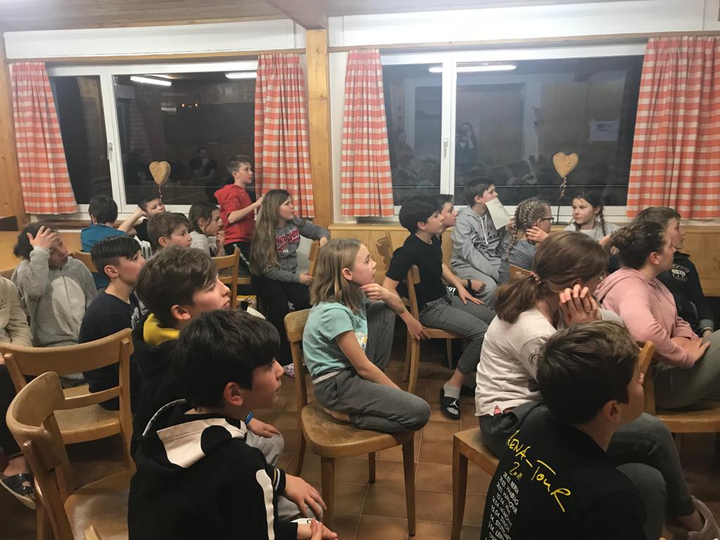 Impressionen Wintersportlager 2020 der Primarstufe in Sur en