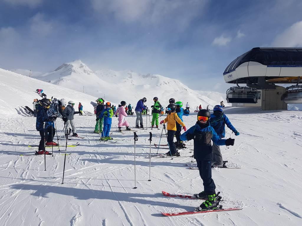 Impressionen Wintersportlager 2020 der Primarstufe in Sur en