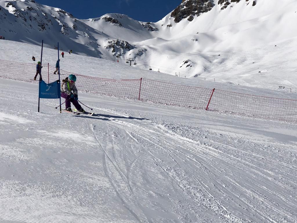 Impressionen Wintersportlager 2020 der Primarstufe in Sur en