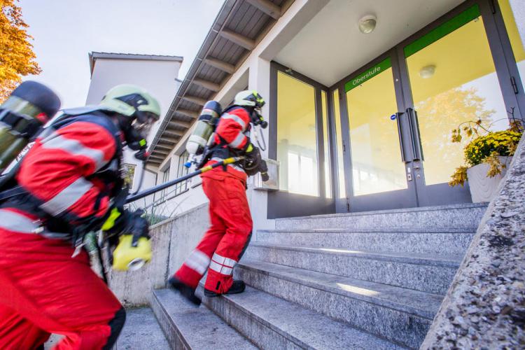 Die Schule Hittnau probte zusammen mit der Feuerwehr Hittnau den Ernstfall