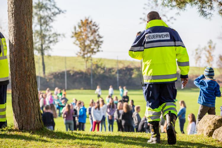 Die Schule Hittnau probte zusammen mit der Feuerwehr Hittnau den Ernstfall