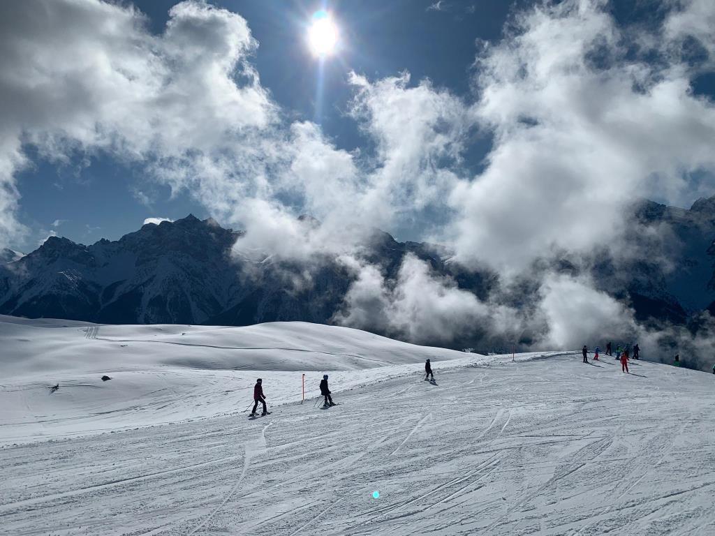 Impressionen Wintersportlager 2020 der Primarstufe in Sur en