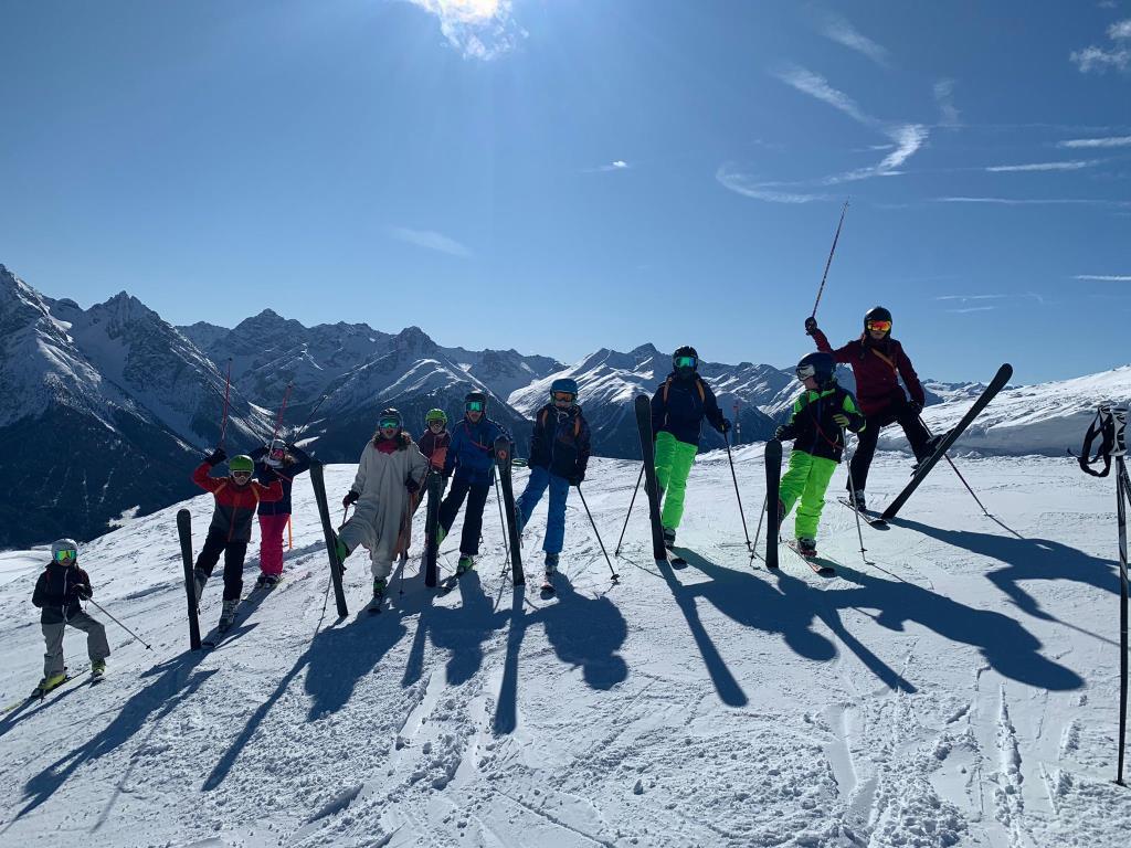 Impressionen Wintersportlager 2020 der Primarstufe in Sur en