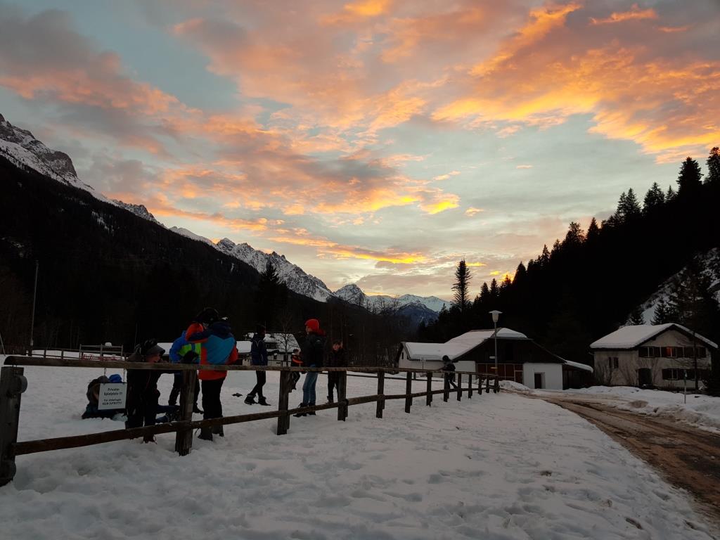 Impressionen Wintersportlager 2020 der Primarstufe in Sur en