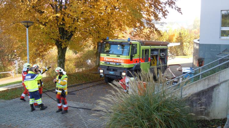 Die Schule Hittnau probte zusammen mit der Feuerwehr Hittnau den Ernstfall