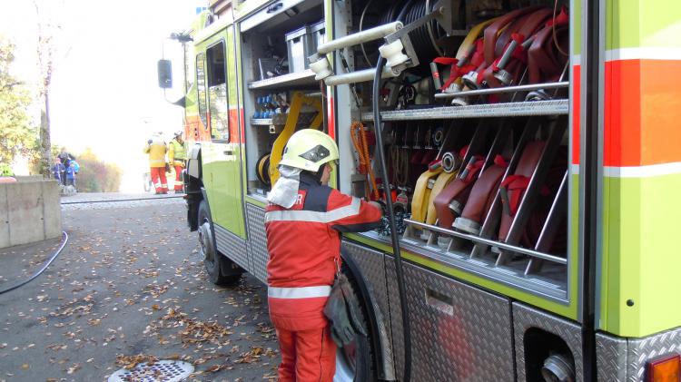 Die Schule Hittnau probte zusammen mit der Feuerwehr Hittnau den Ernstfall