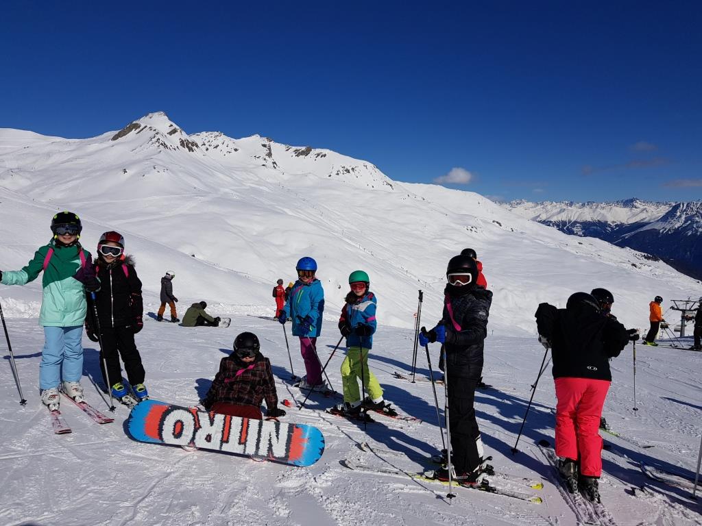 Impressionen Wintersportlager 2020 der Primarstufe in Sur en