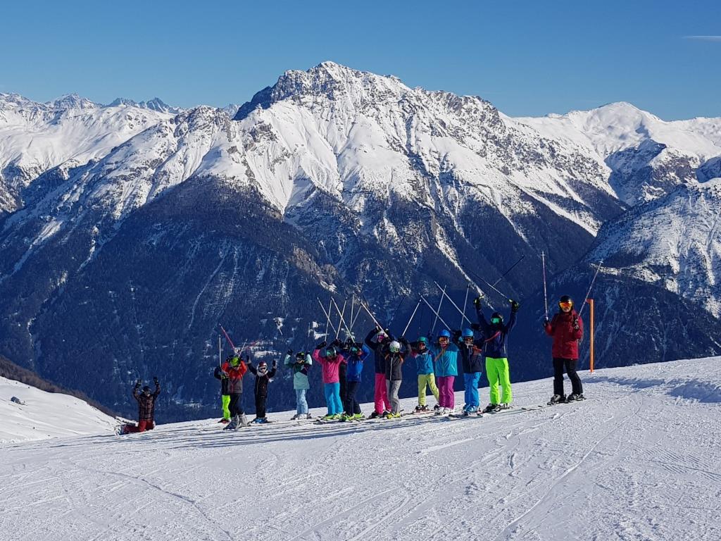 Impressionen Wintersportlager 2020 der Primarstufe in Sur en