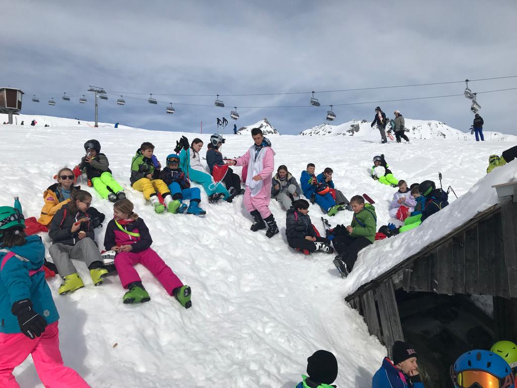 Impressionen Wintersportlager 2020 der Primarstufe in Sur en