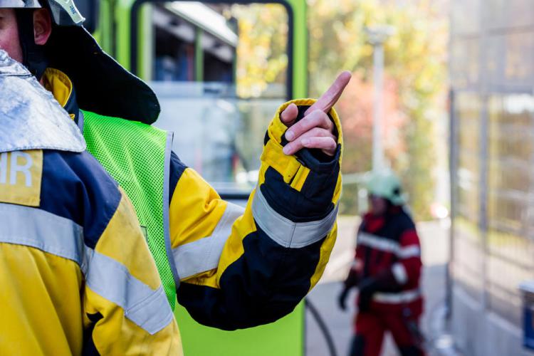 Die Schule Hittnau probte zusammen mit der Feuerwehr Hittnau den Ernstfall