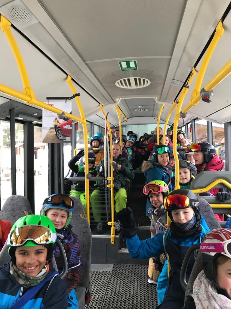 Impressionen Wintersportlager 2020 der Primarstufe in Sur en