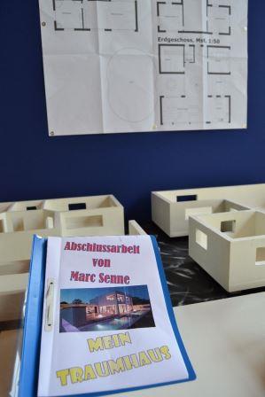 Projektarbeit:
"Plan und Modellbau von Marcs Traumhaus" von Marc