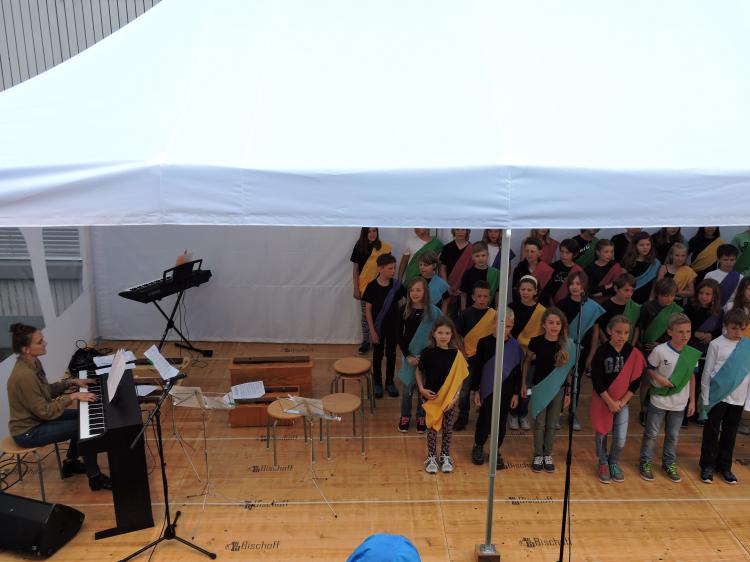 Die Schule feiert "1111 Jahre Hittnau"