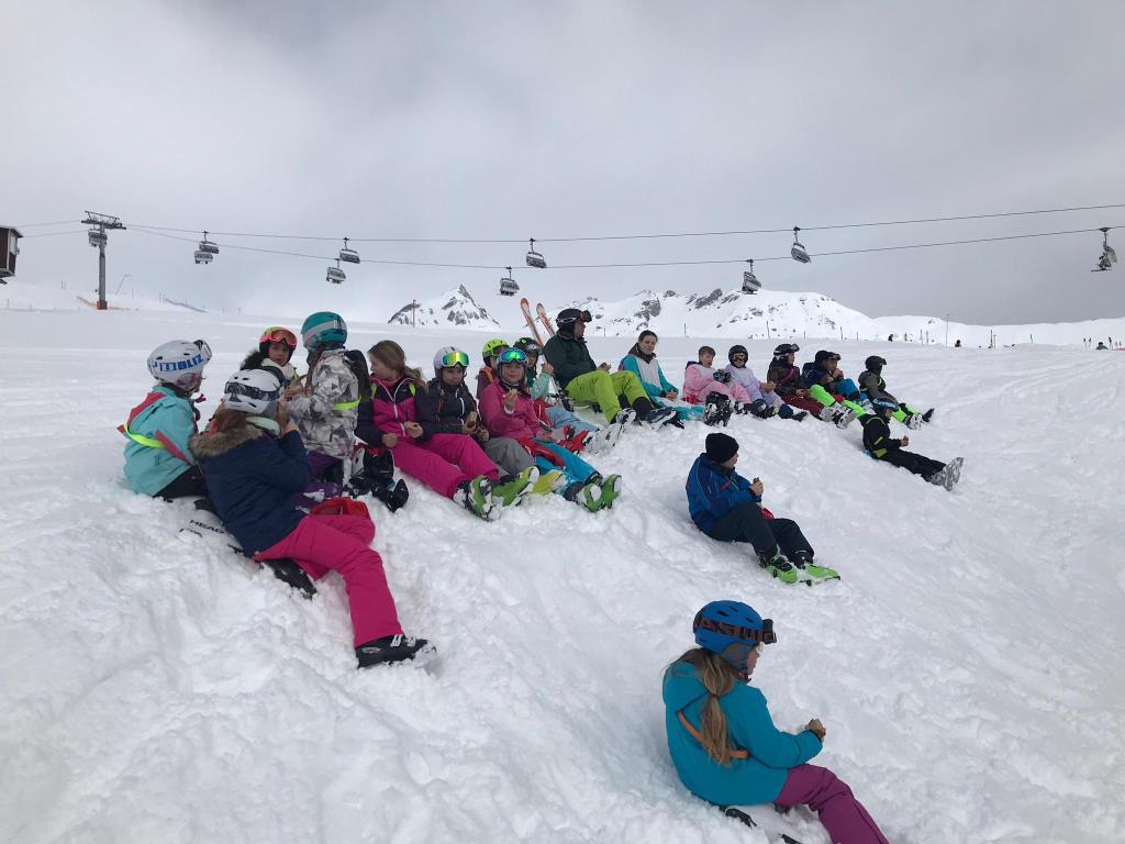 Impressionen Wintersportlager 2020 der Primarstufe in Sur en
