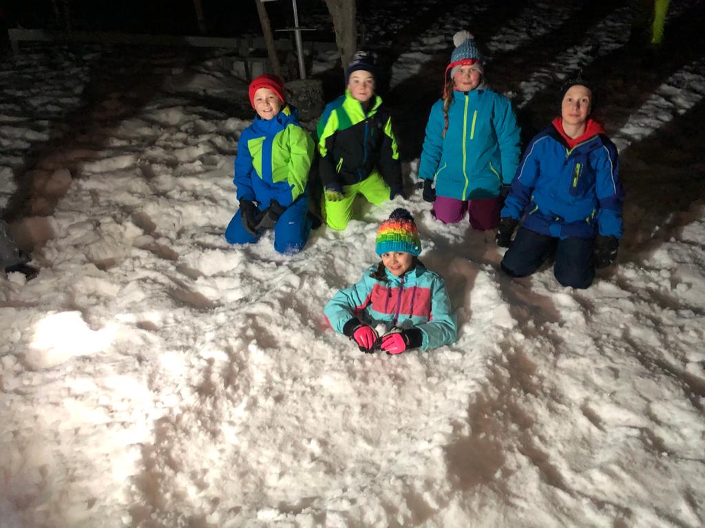 Impressionen Wintersportlager 2020 der Primarstufe in Sur en