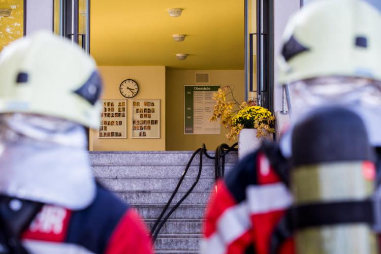 Die Schule Hittnau probte zusammen mit der Feuerwehr Hittnau den Ernstfall