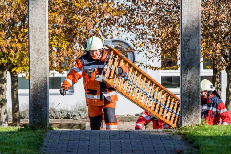 Die Schule Hittnau probte zusammen mit der Feuerwehr Hittnau den Ernstfall