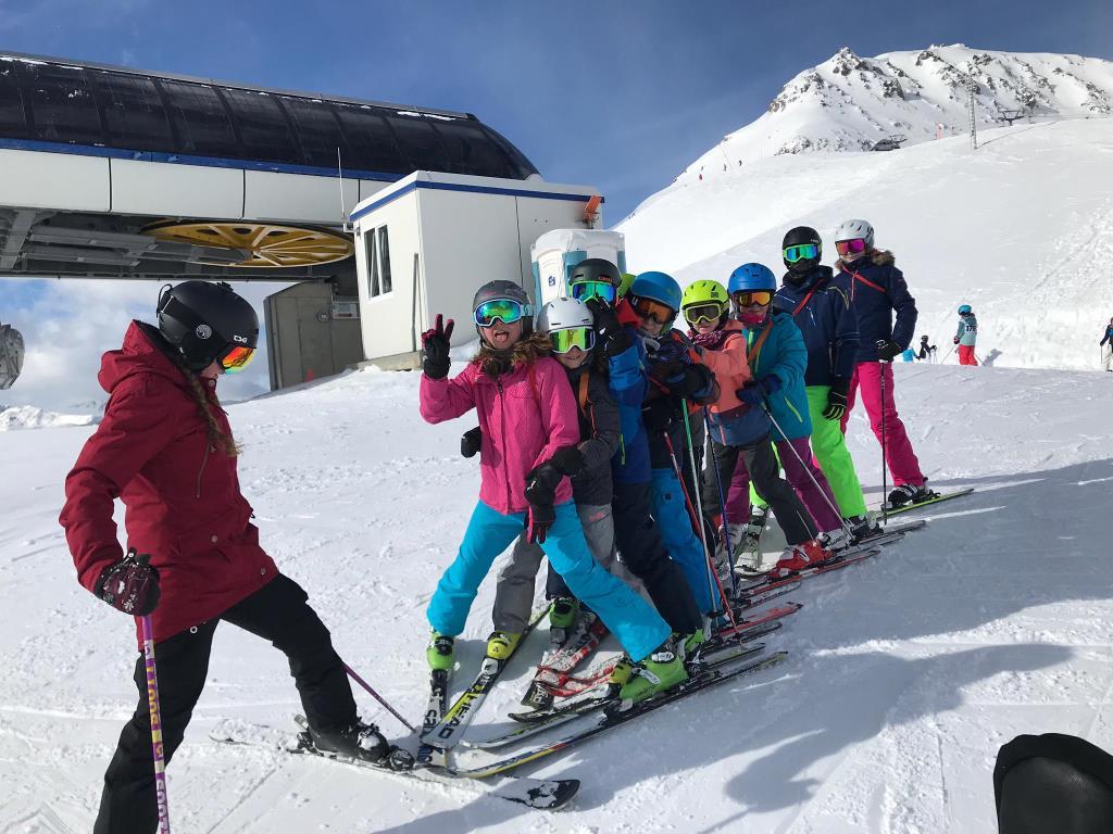 Impressionen Wintersportlager 2020 der Primarstufe in Sur en