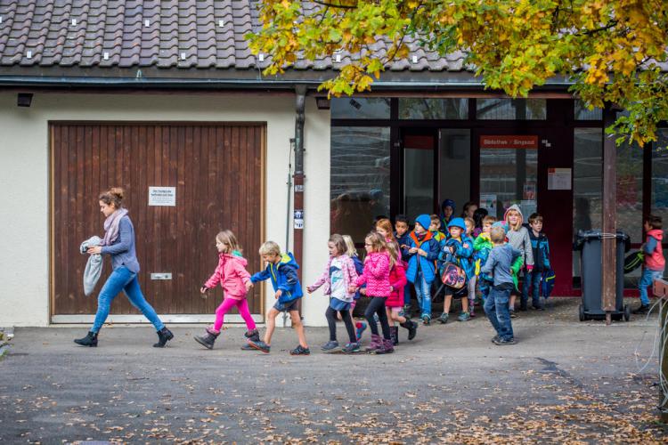 Die Schule Hittnau probte zusammen mit der Feuerwehr Hittnau den Ernstfall