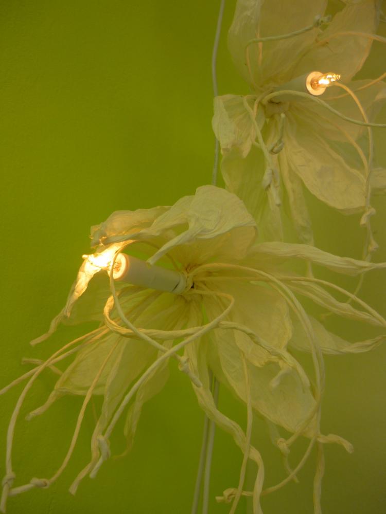 Kursprogramm 2015:
<b>Winterzauber</b> Eisblumen aus Papiergarn. Als Lichterkette wirken sie bezaubernd
Datum: 22. und 29.10.2015 von 19:00 - 21:30 Uhr