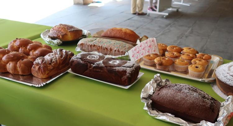 Von Eltern mit Liebe gebackene Kuchen