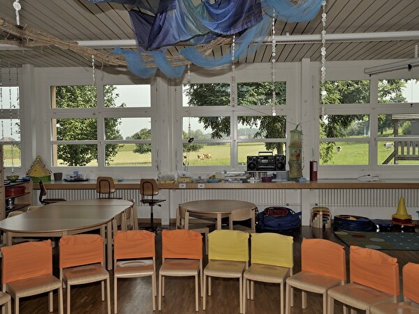 Innenraum des Kindergarten Salenstein mit Stuhlrunde