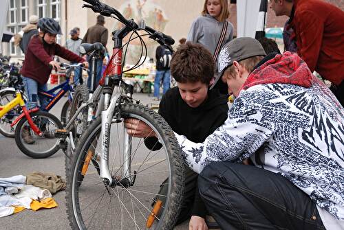 Putz- und Veloflicktag