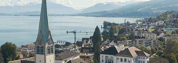 Stadt Wädenswil mit Blick auf Zürichsee