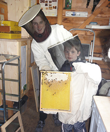 Besuch im Bienenhaus