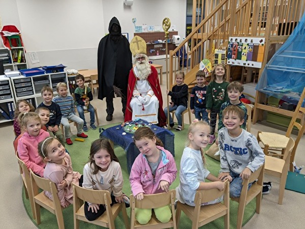 Samichlais zu Besuch im Kindergarten
