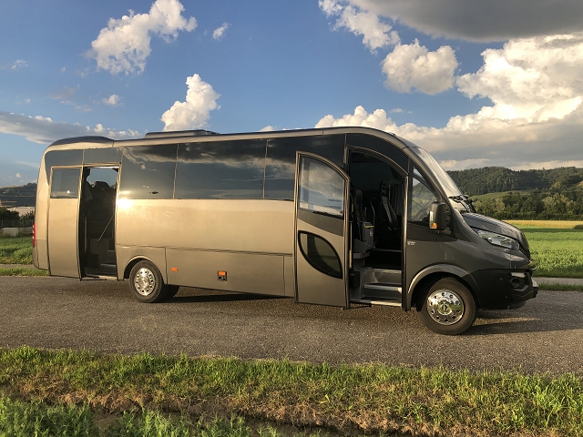 Schul- und Ortsbus