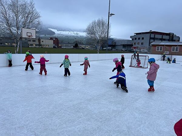 Der Kindergarten auf dem Eisfeld