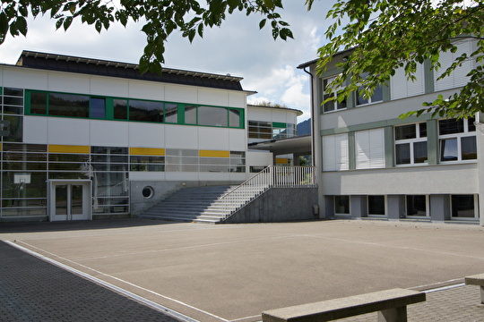 Aussenansicht Schulhaus Wis