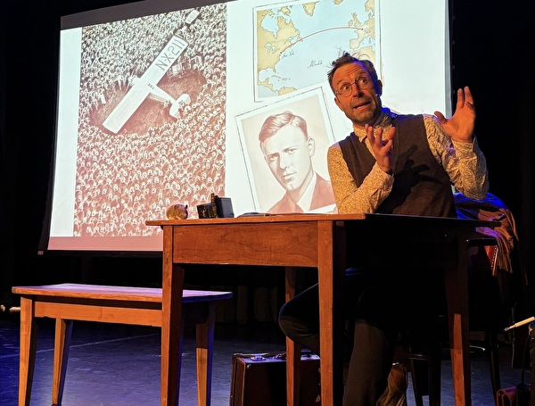 Schauspieler Philipp Langenegger als Lindbergh.