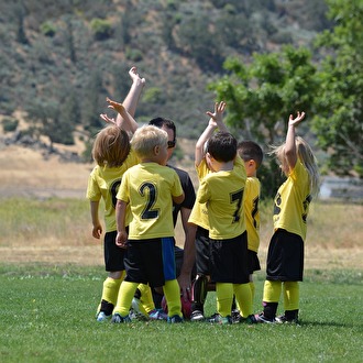 Kinder beim Fussball