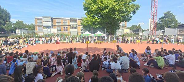 Eröffnungsfeier im Primarschulhaus Lätten in Fällanden