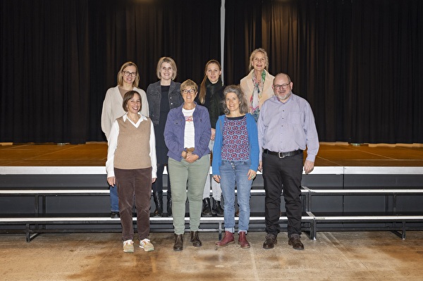 hinten v.l.n.r. Andrea Babos, Saskia Zysset, Livia Coutinho Alves, Angelika Hügin, vorne v.l.n.r. Andrea Ahmadi, Carmen Mathieu, Fabienne Pfyffer, Ueli Hohl