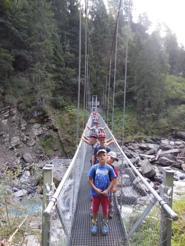 Auf der Hängebrücke