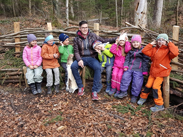 Herr Joller mit den Kindern