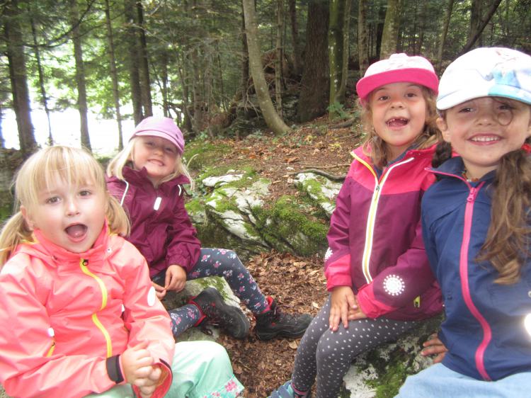 Spielen im Wald