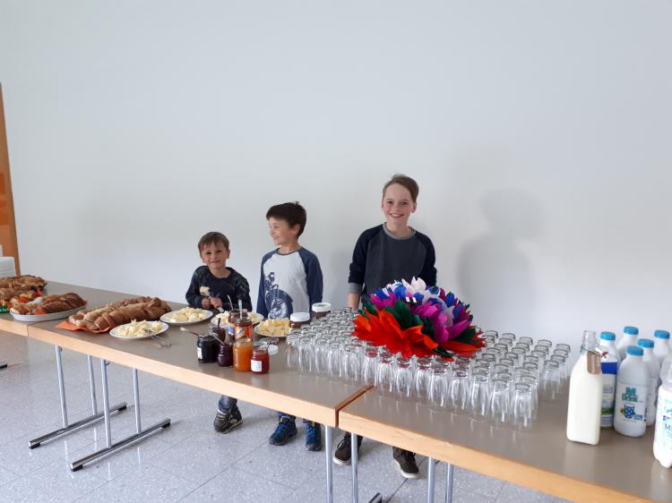 Die SCHÜRA-Kinder stehen bereit.