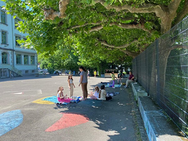der Grabenstrasseclub organisierte ein Picknick über Mittag, 9.6.2023