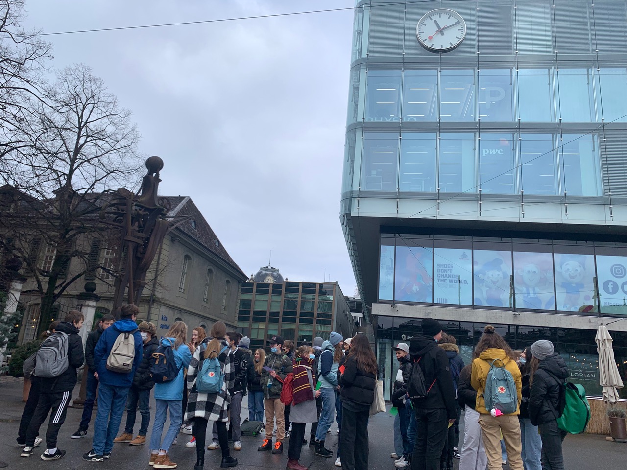 Das erste Treffen der TeilnehmerInnen am Schüleraustausch, Hauptbahnhof, Bern